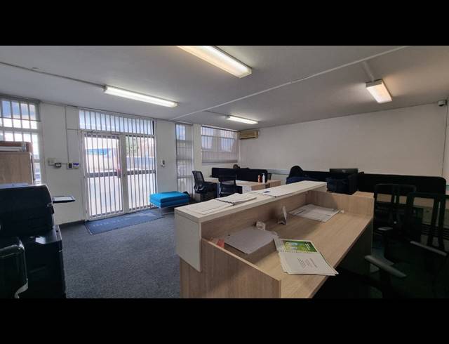 1,087M² WAREHOUSE TO LET IN JET PARK